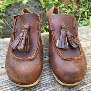 No. 6 clogs, size 40, women’s 9, beautiful like-new condition!